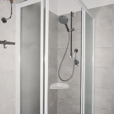Apartment With Pool - Garda