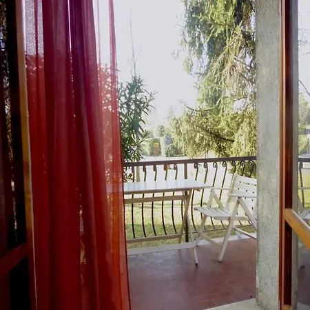 With Pool - Garda Apartment *